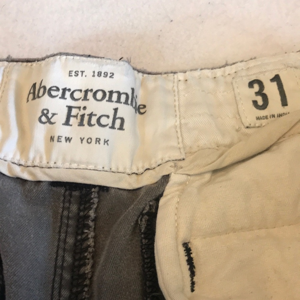 Men’s distressed Abercrombie and Fitch shorts - Picture 2 of 5